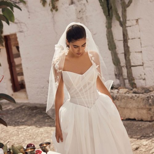 close-up-front-wedding-dress-morgana-by-modeca