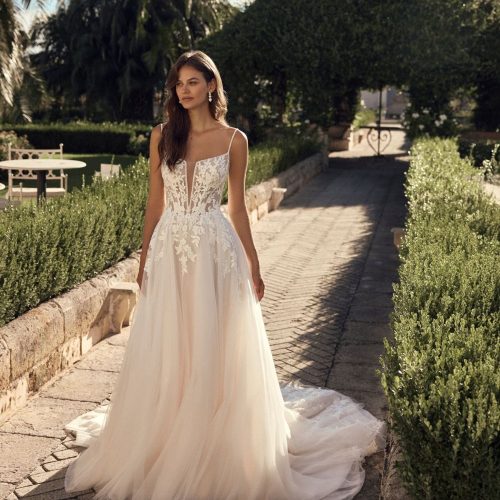 front-of-wedding-dress-moyra-by-modeca